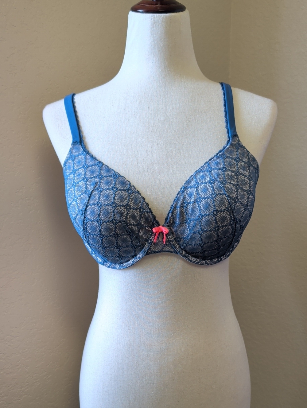 Victoria's Secret Body By Victoria Lined Perfect Coverage Blue Lace Bra 34DD